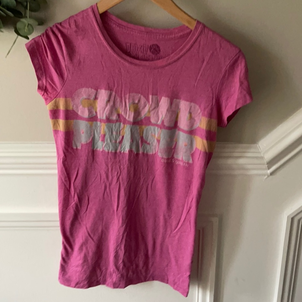Soft & flattering David & Goliath “Crowd Pleaser” tee shirt sz S made in USA